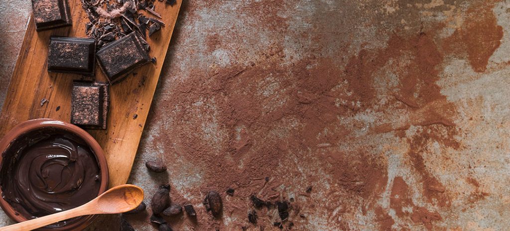 Manger du chocolat noir